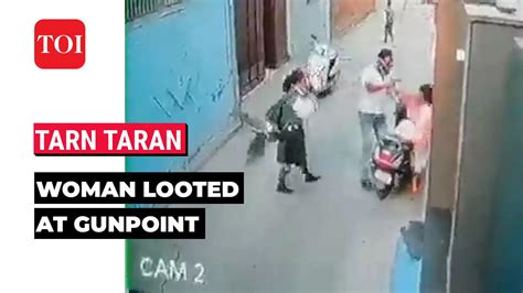 On Cam Robber Snatches Chain From Woman At Gunpoint In Punjabs Tarn Taran Viral Videos