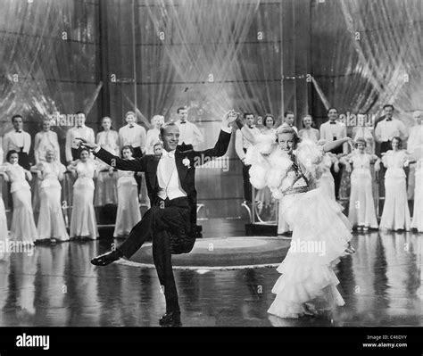 Fred Astaire Und Joan Crawford In Dancing Lady 1933 Stock Photo Alamy