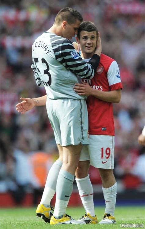 Arsenals Goalkeeper Wojciech Szczesny Kisses Jack Wilshere Rugby Men