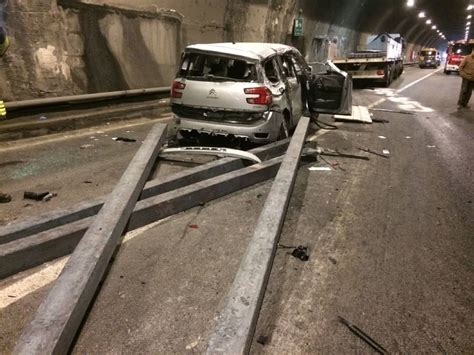 Brescia Incidente In Galleria Due Morti E Tre Feriti Gravi Di