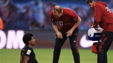 Fußball Gnabry und Lewandowski bei Bayerns Sieg in Leipzig verletzt