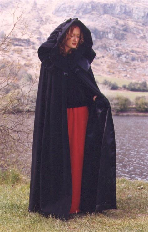 Pin By Lug On Capes And Cloaks Vintage Outfits Medieval Fashion Fashion