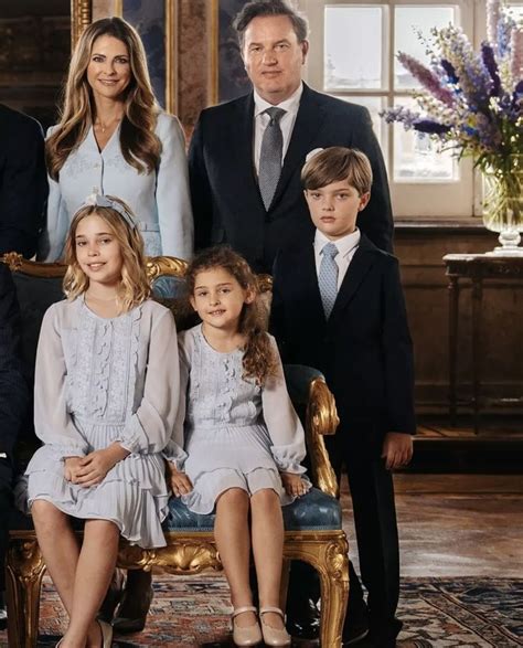 Pin tillagd av Judi Eliz på Swedens Royalty i 2024 Kungliga familjen