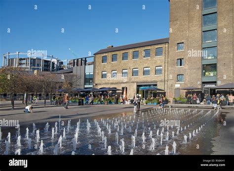 Fountains Granary Square Kings Cross London England Stock Photo Alamy