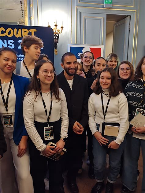 Goncourt des lycéens Blandine remet le Prix à Sabyl GHOUSSOUB Lycée