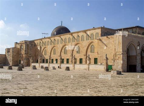 Nov La Mezquita Al Aqsa Con Su C Pula Principal Ubicada En El