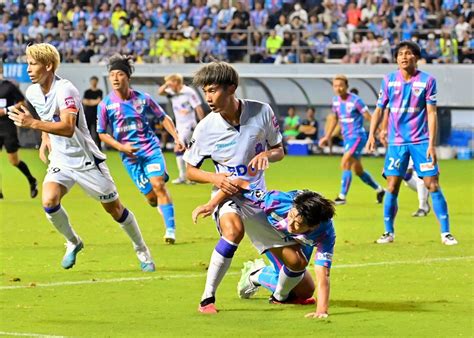 【写真・画像】＜サガン鳥栖＞広島に完敗 0―2 6戦勝ちなし スポーツ 佐賀新聞ニュース 佐賀新聞