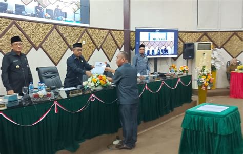 Dprd Kota Padang Dan Pemko Sahkan Rp Triliun Sebagai Apbd Tahun