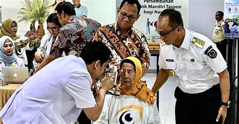 Hari Lansia Nasional Bank Mandiri Taspen Gelar Operasi Katarak