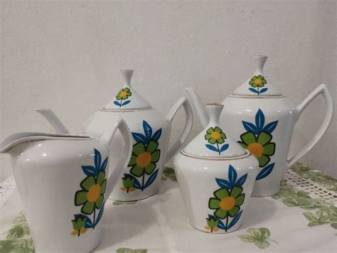 Jogo de Chá e Café em Porcelana Antiga Pozzani Móvel de Antiquário