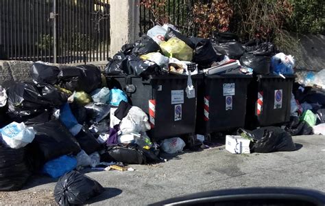 Reggio Calabria Continua L Emergenza Rifiuti In Citt Pietrastorta