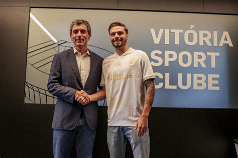 Nuno Santos oficializado como reforço do Vitória SC até 2027