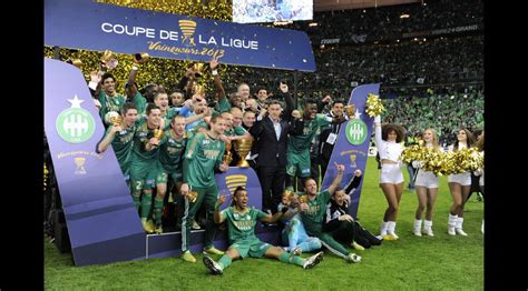 Photo La joie de l ASSE qui soulève son premier trophée depuis 1981