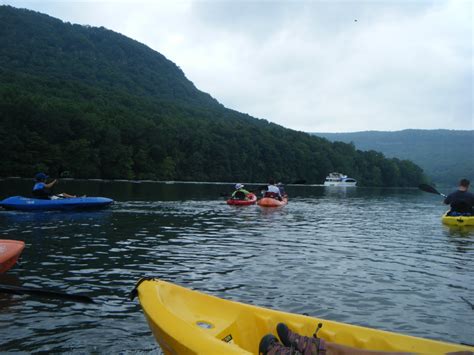 Adventure Moms Kayaking Through The Tennessee River Gorge