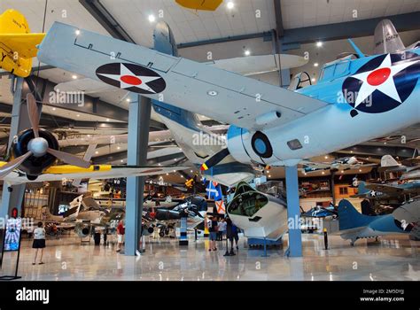 Aviones De La Segunda Guerra Mundial Están En Exhibición En El Museo De