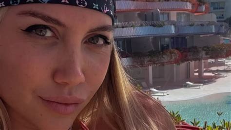 En Transparencias Y Microbikini Nude Furor Por Fotos De Wanda Nara En Las Playas De Ibiza
