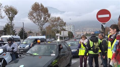 Opérations escargot barrages filtrants le samedi rouge des gilets