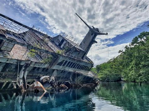 A shipwreck in the Solomon Islands : AbandonedPorn