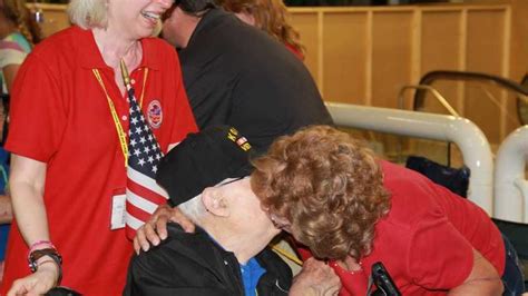 Vets Return From Honor Flight To Emotional Homecoming