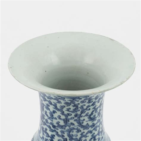 Three blue and white porcelain vases, China, 20th century. - Bukowskis