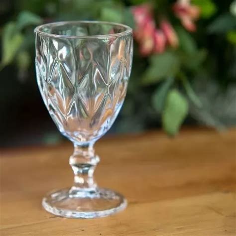 Taça Diamond 300ml Para Vinho E Água De Vidro Transparente Escorrega