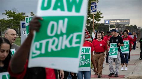 UAW to increase strike pay to $275 per week