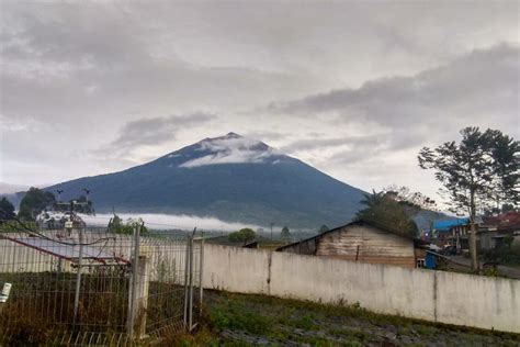 Gunung Kerinci Kembali Alami Erupsi Disertai Gempa Tremor Antara News