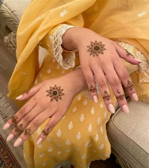 Pin On Enregistrements Rapides In Henna Designs Wrist Mehndi