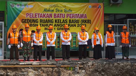 PELETAKAN BATU PERTAMA PEMBANGUNAN GEDUNG RUANG KELAS BARU 3 LANTAI MAN