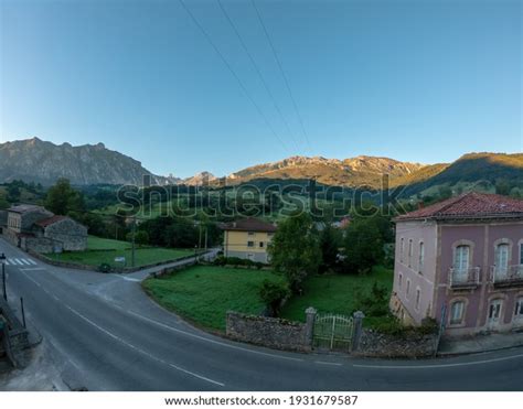 Naranjo De Bulnes Known Picu Urriellu Stock Photo 1931679587 Shutterstock