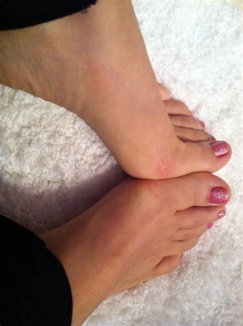 Zoey Holloway Feet 92 Photos Feetwiki