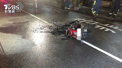 杜蘇芮來襲天雨路滑！台中女騎車自摔 機車瞬間起火燒成廢鐵 Tvbs Line Today