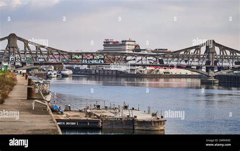 Confluent De La Marne Et De La Seine Stock Photo Alamy