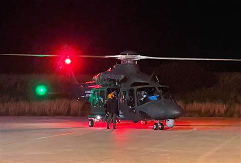 Elicottero Dell Centro C S A R Di Trapani Soccorre Un Uomo A Bordo