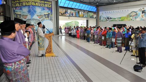 T E G A N U K I Ta Penjawat Awam Perlu Bantu Tingkat Imej Kerajaan