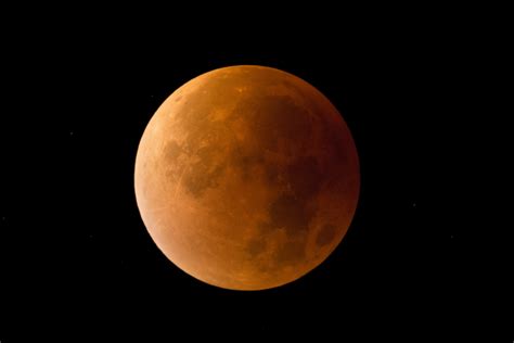 How To Watch Lunar Eclipse As Moon Is Set To Turn Bloodred Newsweek