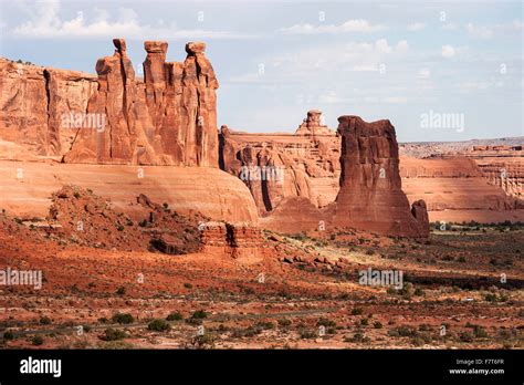 Courthouse Towers Three Gossips On The Left Sheep Rock In The Centre