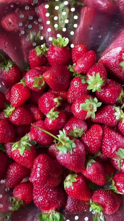 Sweet Frozen Strawberries Packaging Size 1 Kg Packaging Type