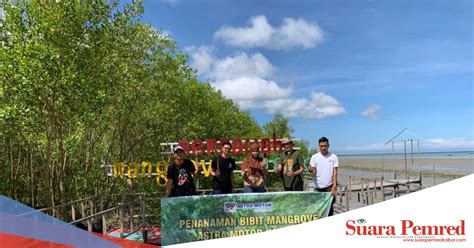 Ajak Komunitas Peduli Lingkungan Tanam Mangrove Astra Motor Kalbar