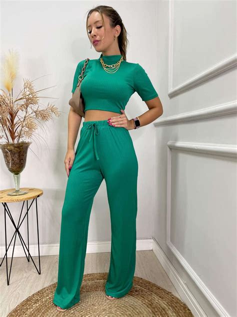 Conjunto Canelado Cropped Gola Alta Manguinha E Cal A Pantalona Verde