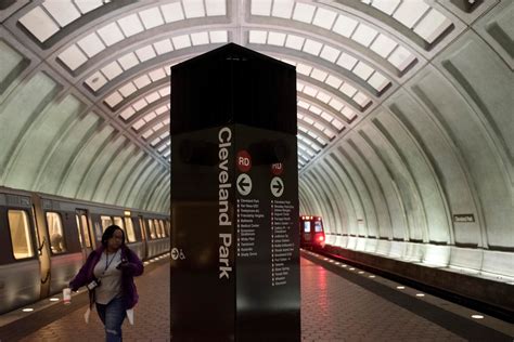 Metro briefly suspends Red Line service in part of D.C. - The Washington Post