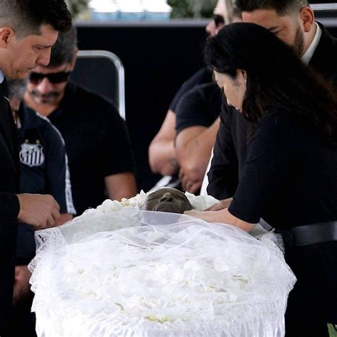 Brésil les obsèques du Roi Pelé au stade de Santos images