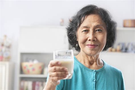 5 Main Benefits Of Drinking Milk In The Golden Years