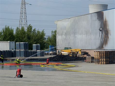 bollène Hier à la ZI du Tardier Le feu de palettes se propage au hangar