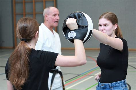 Selbstbehauptungskurs F R M Dchen Am Martin Von Cochem Gymnasium