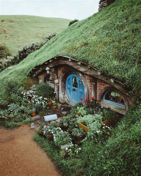 Earth Pics On Twitter Hobbit House Earth Homes The Hobbit