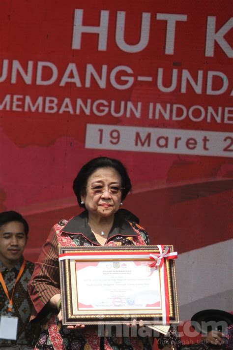 Megawati Raih Penghargaan Tokoh Penggerak Gotong Royong Desa