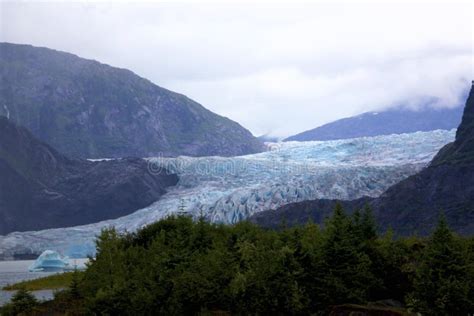 Mendenhall Glacier National Park 842495 Stock Image Image Of