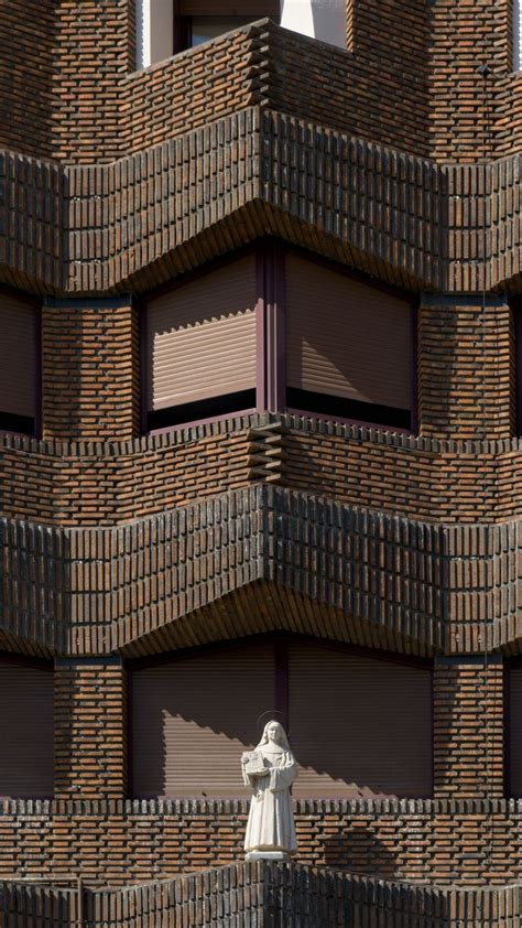 Download Wallpaper 1080x1920 Architecture Building Facade Brick