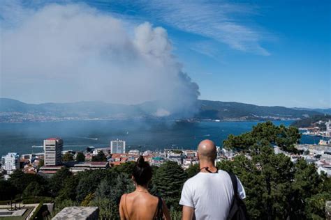 Estabilizados Dos Incendios En Pontevedra Tras Arrasar M S De Hect Reas